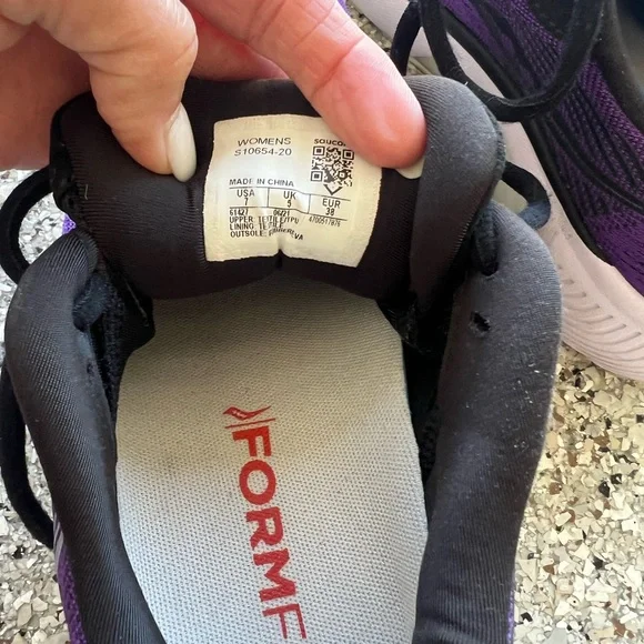 Saucony running shoes - Picture 3 of 4